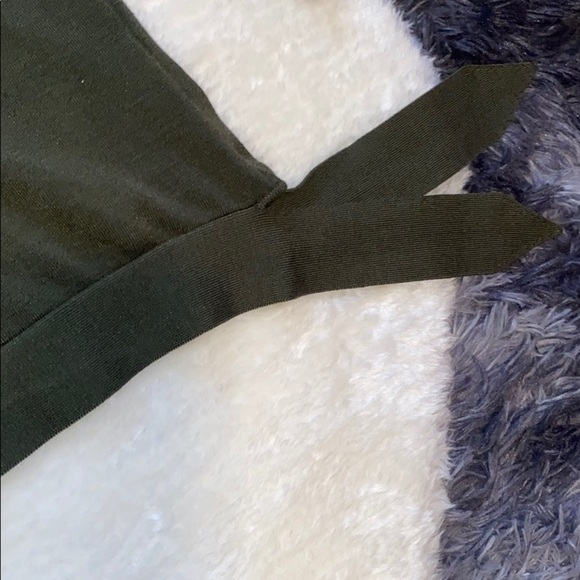 Macy’s I.N.C Olive Green V-neck  sweater S - Picture 10 of 10